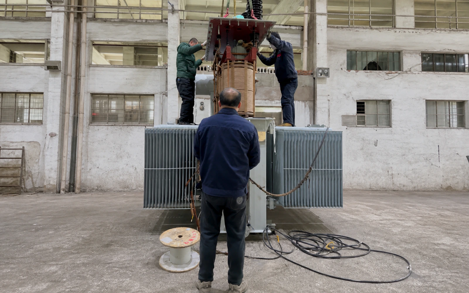Transformer active part being installed into the tank