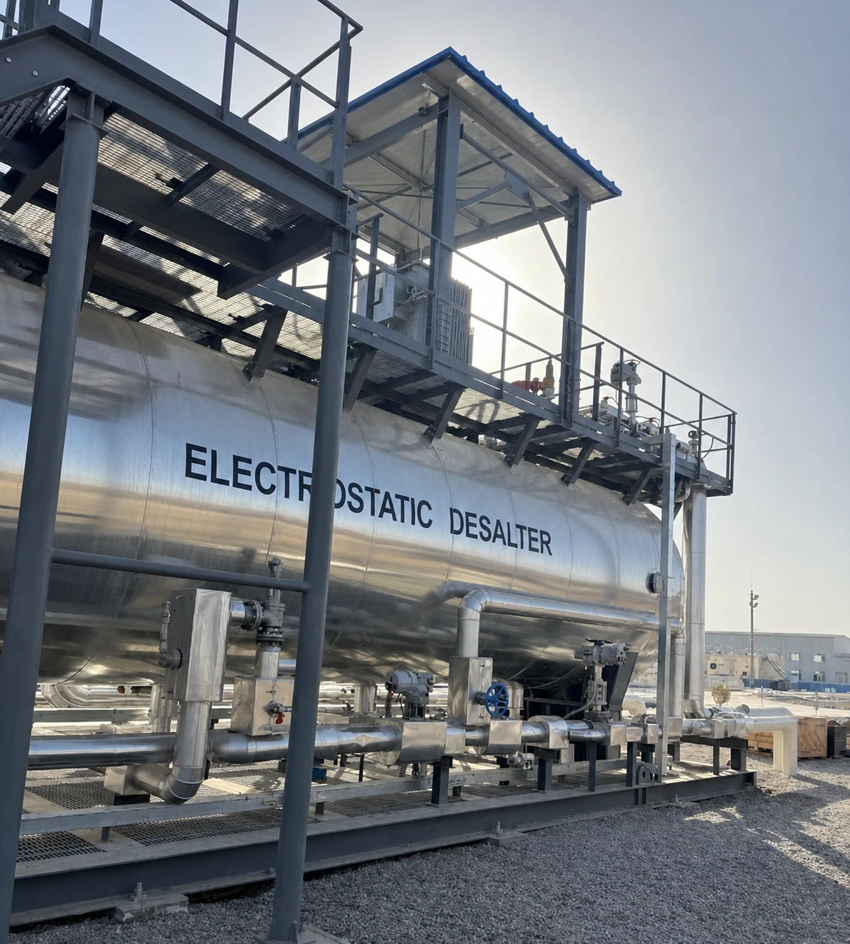Electrostatic desalter unit with dedicated transformer, access platform and integrated piping